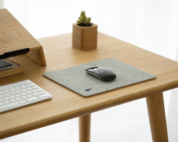 Quels sont les avantages des souris verticales pour les utilisateurs atteints de tendinite?